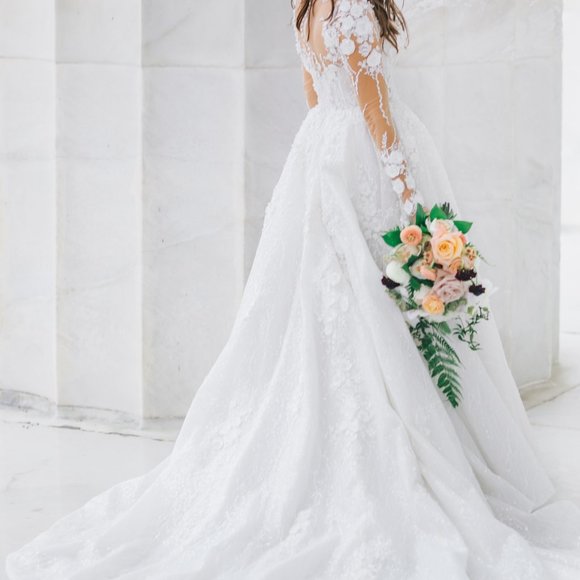 Yaniv Persy Wedding Dress - Picture 1 of 9